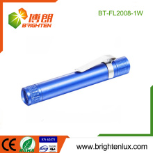 Vente en vrac en usine 1 * AA Matériaux en métal à batterie Équipement à bas prix Lumière blanche Led Medical Torch Light avec Clip